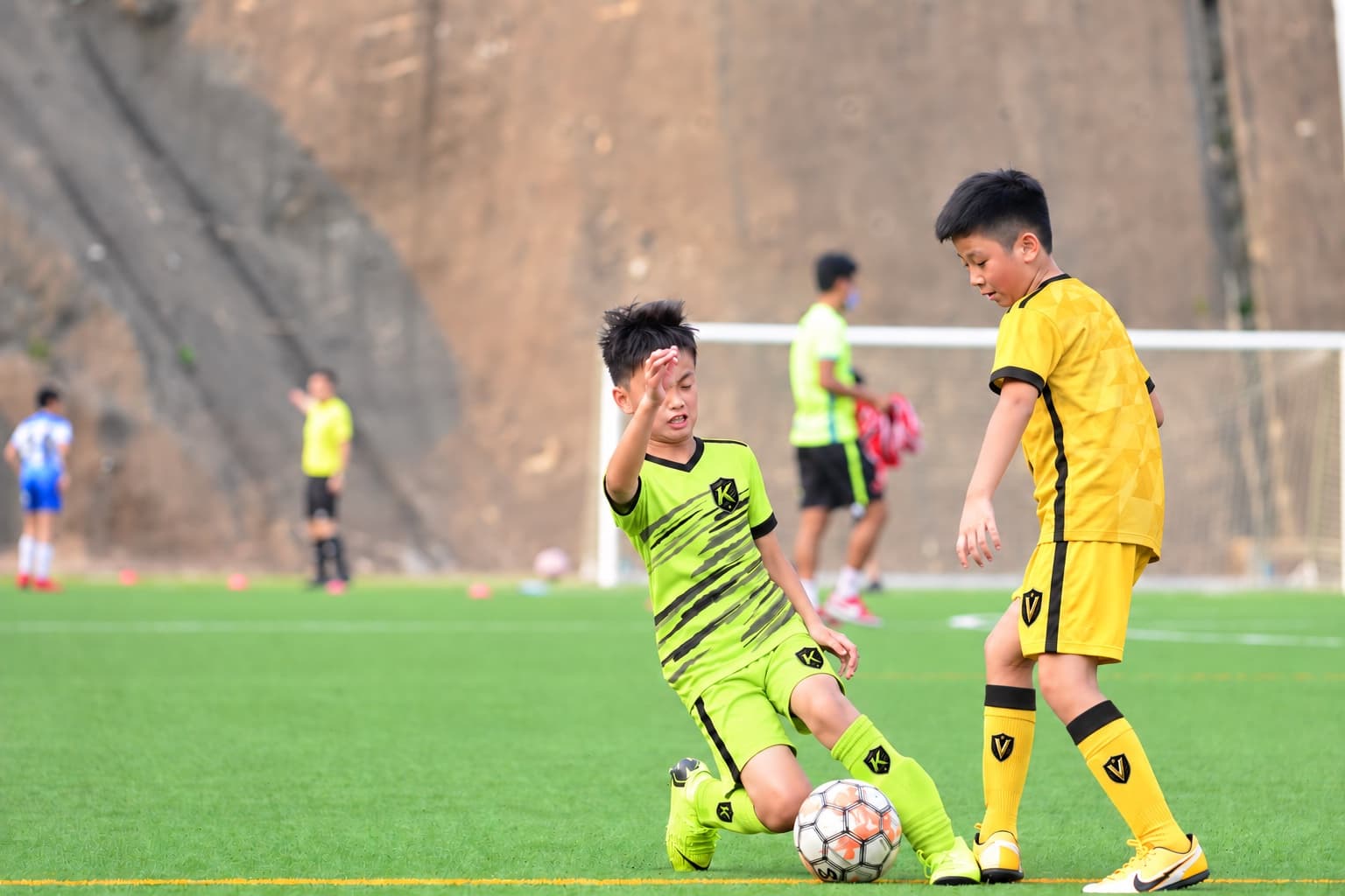 Boys in Kinetic SC and Valor SC kits battle for the ball.